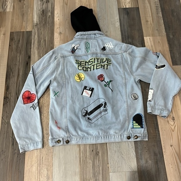 jacket Rue 21 Large Graffiti graphic embellished jean Jacket with hood size L - Picture 8 of 11